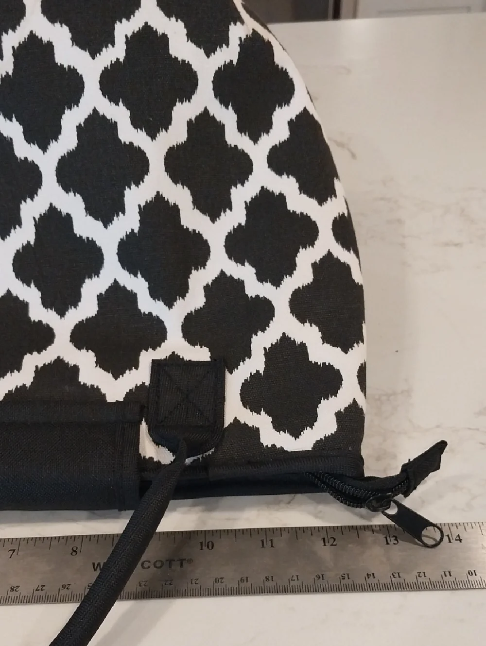 Fit And Fresh Ikat TilE Black & White Patterned InsulatedTote Bag. - Picture 8 of 9
